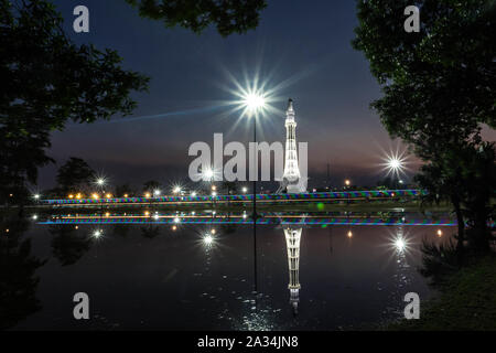 Iqbal Park (Urdu: اقبال پارک‎), precedentemente Minto Park è un parco urbano; dopo il rinnovo e l'espansione il suo nome è maggiore Iqbal Park si trova a Lahore. Foto Stock