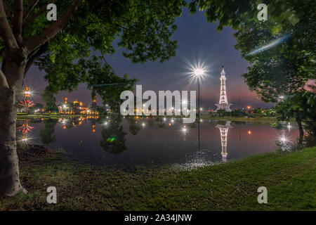 Iqbal Park (Urdu: اقبال پارک‎), precedentemente Minto Park è un parco urbano; dopo il rinnovo e l'espansione il suo nome è maggiore Iqbal Park si trova a Lahore. Foto Stock