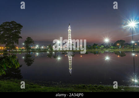 Iqbal Park (Urdu: اقبال پارک‎), precedentemente Minto Park è un parco urbano; dopo il rinnovo e l'espansione il suo nome è maggiore Iqbal Park si trova a Lahore. Foto Stock