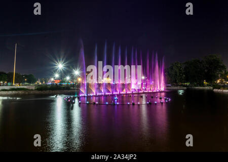 Iqbal Park (Urdu: اقبال پارک‎), precedentemente Minto Park è un parco urbano; dopo il rinnovo e l'espansione il suo nome è maggiore Iqbal Park si trova a Lahore. Foto Stock