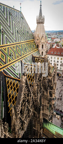 Paesaggio con St Stephen cattedrale o Saint Stephansdom chiesa nel centro della città vecchia di Vienna in Austria. Wien in Europa. Panorama, paesaggio urbano. Viaggiare Foto Stock