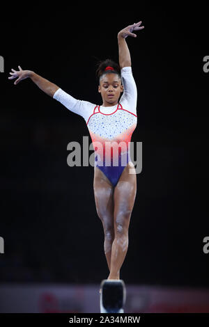 Stuttgart, Germania. 4 Ott 2019. Melanie De Jesus Dos Santos (FRA) ginnastica artistica : Il 2019 ginnastica artistica Campionati del mondo, le Donne Squadra Qualification equilibrio fascio in corrispondenza alla Hanns-Martin-Schleyer-Halle a Stoccarda in Germania . Credito: Giovanni Osada AFLO/sport/Alamy Live News Foto Stock