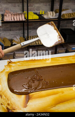 Rendendo fudge / shop / fatti a mano fudge al Fudge shop Patch nel mercato di Greenwich. Regno Unito (105) Foto Stock