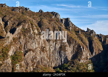 La via per il monte hallasan, Jeju Island, la Corea del Sud. Foto Stock