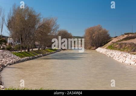 Fiume Genil, Jauja, Cordoba-provincia, regione dell'Andalusia, Spagna, Europa. Foto Stock