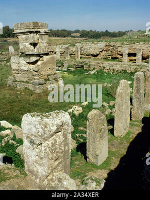 La Siria. Amrit Marathos o. Antica città fenicia, fondata nel III millennio A.C. Resti del Tempio (Ma'abed), cella al centro del cortile colonnato. (Foto scattata prima della Siria Guerra civile). Foto Stock