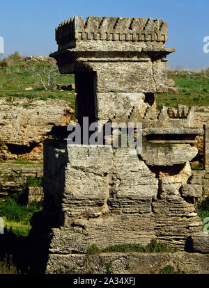 La Siria. Amrit Marathos o. Antica città fenicia fondata nel III millennio A.C. Tempio (Ma'abed), cella al centro della corte. Foto scattata prima della Siria guerra civile. Foto Stock