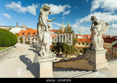 Autunno a mezzogiorno Vrtba Garden a Praga Cechia. Foto Stock