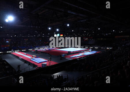 Stuttgart, Germania. 4 Ott 2019. Vista generale di Ginnastica Artistica : Il 2019 ginnastica artistica Campionati del mondo, le Donne Squadra Qualification in corrispondenza alla Hanns-Martin-Schleyer-Halle a Stoccarda in Germania . Credito: Giovanni Osada AFLO/sport/Alamy Live News Foto Stock