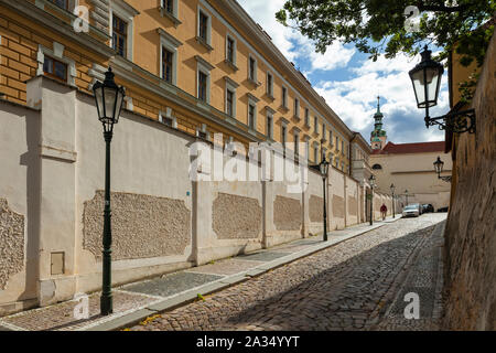 Pomeriggio autunnale in Hradcany quartiere di Praga Cechia. Foto Stock