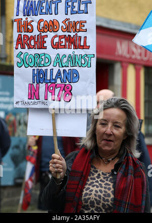 Indipendenza scozzese sostenitori marzo a Edimburgo durante un Tutti sotto uno striscione marzo. Foto di PA. Picture Data: Sabato 5 Ottobre, 2019. Foto di credito dovrebbe leggere: Andrew Milligan/PA FILO Foto Stock