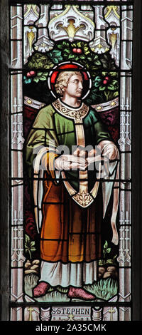 Una vetrata raffigurante Santo Stefano, il primo martire cristiano, la chiesa di St Lawrence, Barton sulla brughiera, Warwickshire Foto Stock