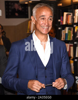 Londra, Regno Unito. 05 ott 2019. Andrew Ridgeley assiste un libro firma per 'Wham! George & Me' a Waterstones bookstore di Piccadilly. Credito: SOPA Immagini limitata/Alamy Live News Foto Stock