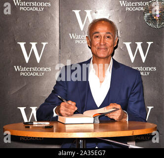 Londra, Regno Unito. 05 ott 2019. Andrew Ridgeley assiste un libro firma per 'Wham! George & Me' a Waterstones bookstore di Piccadilly. Credito: SOPA Immagini limitata/Alamy Live News Foto Stock