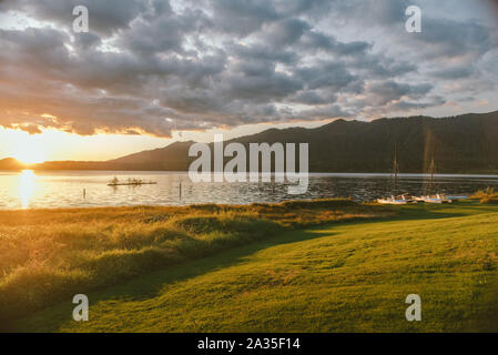 Un lago al tramonto nel nord-ovest. Foto Stock