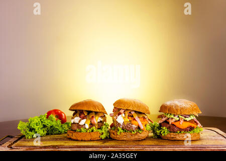 Deliziosi hamburger fatti a mano. Immagini di autentica. Foto Stock