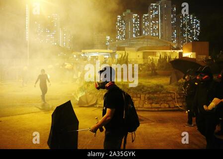Hong Kong, Cina. 4 Ott 2019. Migliaia di manifestanti prendere le strade di Hong Kong per protestare contro la decisione del governo di richiamare i poteri di emergenza per vietare maschere al viso. Credito: Gonzales foto/Alamy Live News Foto Stock
