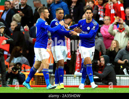 Il Leicester City's Ayoze Perez (destra) reagisce dopo il fischio finale durante il match di Premier League ad Anfield, Liverpool. Foto Stock