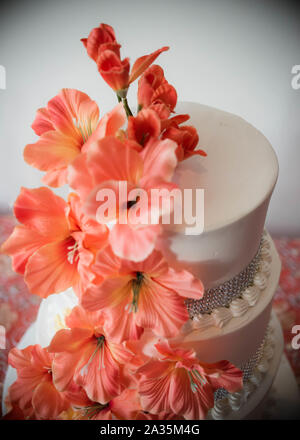 Dolce di nozze sedici Quinceanera torta con fiori Foto Stock