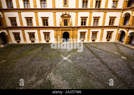 Vista sul Palazzo Eggenberg cortile posto turistico, famosa meta di viaggio in Stiria. Foto Stock