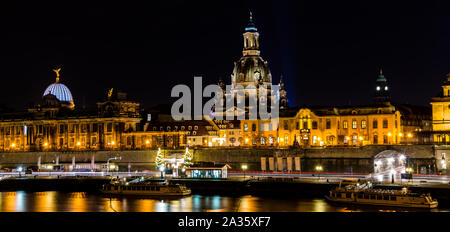 Dresda sulle rive del fiume Elba a notte Foto Stock