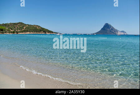 Spiaggia idilliaca nella spiaggia di Porto Taverna, Costa Smeralda, Sardegna, Italia Foto Stock