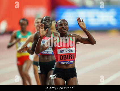 Doha in Qatar. 5 Ottobre, 2019. Hellen Obiri del Kenya vincendo i 5000 metri per le donne durante il XVII IAAF mondiale di atletica Al Khalifa Stadium di Doha, in Qatar. Ulrik Pedersen/CSM/Alamy Live News Foto Stock