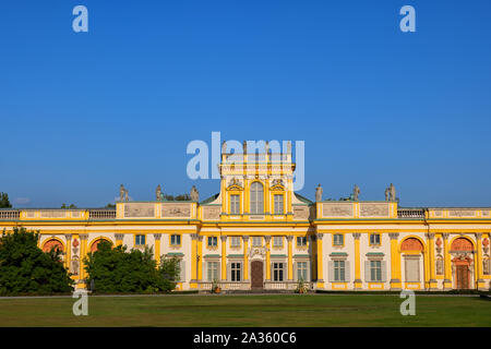 Varsavia, Polonia - 27 agosto 2019: Wilanow Palace (Polacco: Palac w Wilanowie), Barocco la residenza reale di re Giovanni III Sobieski, xvii secolo città lan Foto Stock