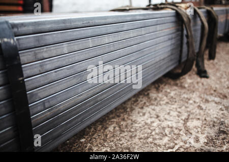 I profilati metallici in barre di acciaio inossidabile Foto Stock