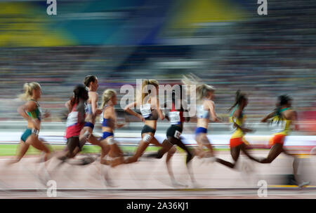 Doha in Qatar. 5 Ottobre, 2019. Gli atleti competere durante la donna 5000m finale al 2019 IAAF mondiale di atletica a Doha, in Qatar, il 5 ottobre 2019. Credito: Li pista/Xinhua/Alamy Live News Foto Stock