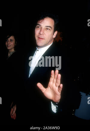 Beverly Hills, in California, Stati Uniti d'America 21 gennaio 1995 attore Mandy Patinkin assiste la cinquantaduesima Annuale di Golden Globe Awards il 21 gennaio 1995 presso il Beverly Hilton Hotel di Beverly Hills, la California, Stati Uniti d'America. Foto di Barry re/Alamy Stock Photo Foto Stock