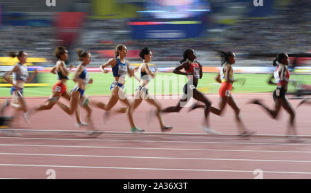 Doha in Qatar. 5 Ottobre, 2019. Gli atleti competere durante la donna 1500m finale al 2019 IAAF mondiale di atletica a Doha, in Qatar, il 5 ottobre 2019. Credito: Jia Yuchen/Xinhua/Alamy Live News Foto Stock