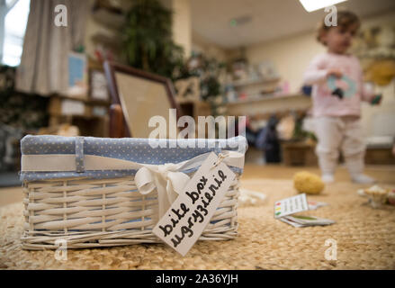 È sotto embargo per 0001 Lunedì 07 Ottobre un morso di 'box' sulla sommità di asili nido in Corfe Mullan, Dorset. Foto Stock