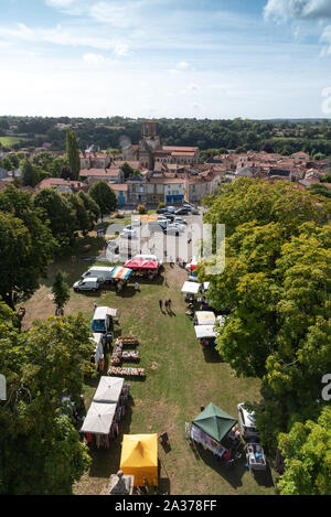 La cittadina medievale di Vouvant in Vandea regione della Francia Foto Stock