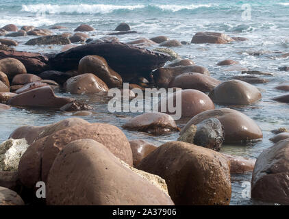 Kangaroo Island in Australia, levigato massi arrotondati da acqua a Baia di Stokes Foto Stock