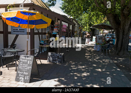 Un assortimento di negozi della via principale di vecchio pioniere tedesco città di Hahndorf nella campagna viticola Adelaide Hills, alcuni 25km dalla città di Adelai Foto Stock