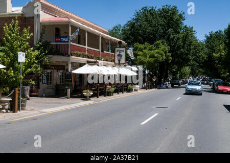 L'Hahndorf Inn ha costruito i n 1863 nella strada principale nella vecchia città dei pionieri tedeschi di Hahndorf, nelle colline di Adelaide, che coltivano vino, a circa 25 km dal Foto Stock