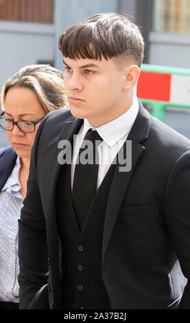 Non sottoscritto in precedenza foto datata 18/6/2019 di Giosuè Molnar arrivando a Manchester Crown Court. L'adolescente assolto di assassinio di Manchester Grammar School allievo Yousef Makki in una verdeggiante Cheshire village può essere denominato oggi come Giosuè Molnar, un rugby-riproduzione ex-public schoolboy da una benestante, famiglia professionale. Foto Stock