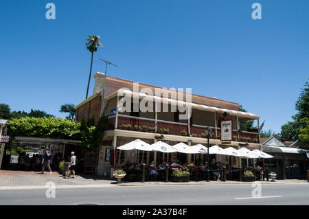 La Hahndorf inn costruito nel 1863 nella strada principale nel vecchio pioniere tedesco città di Hahndorf nella campagna viticola Adelaide Hills, alcuni 25km dal ci Foto Stock