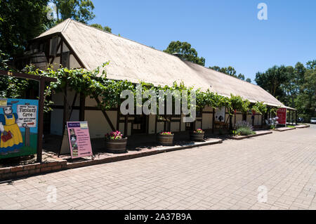 Un vecchio Cafe 1839 in stile bavarese nella vecchia città dei pionieri tedeschi di Hahndorf, nelle colline di Adelaide, a circa 25 km dalla città di ad Foto Stock