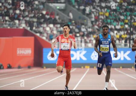 Pechino, Qatar. Il 30 settembre, 2019. Xie Zhenye (L) della Cina compete durante gli uomini 200m semifinale al 2019 IAAF mondiale di atletica a Doha, in Qatar, Sett. 30, 2019. Xie entrato nel finale con 20.03. Credito: Li pista/Xinhua/Alamy Live News Foto Stock