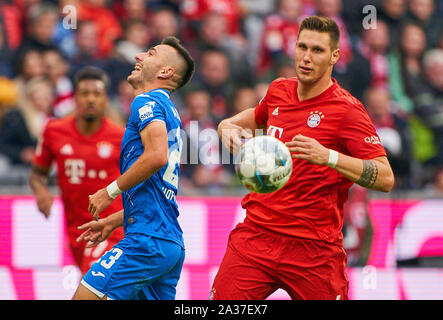 Niklas SUELE, FCB 4 competere per la palla, affrontando, duello, intestazione zweikampf, azione, lotta contro Sargis ADAMYAN, Hoff 23 FC Bayern Munich - TSG 1899 HOFFENHEIM 1-2 - DFL REGOLAMENTI VIETANO QUALSIASI USO DI FOTOGRAFIE come sequenze di immagini e/o quasi-VIDEO - 1.della Lega calcio tedesca , Monaco di Baviera, Ottobre 05, 2019 stagione 2019/2020, giornata 07, FCB, München, © Peter Schatz / Alamy Live News Foto Stock