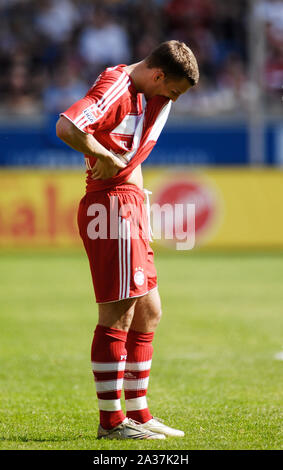 MSV Arena di Duisburg Germania 10.05.2008, Calcio - Bundesliga tedesca, la stagione 2007/2008, MSV Duisburg (MSV) vs FC Bayern Monaco di Baviera (FCB, rosso); Lukas Podolski (FCB) Foto Stock