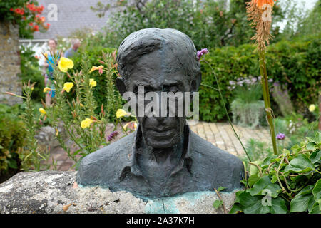 La scultura busto di Leonard Woolf monaci House Casa di Virginia Woolf a Rodmell in East Sussex England Regno Unito Foto Stock