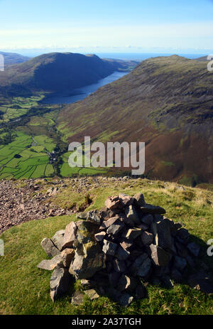 Il Wainwrights Illgill testa & Yewbarrow da un mucchio di pietre su Kirk cadde in Wasdale, Parco Nazionale del Distretto dei Laghi, Cumbria, Inghilterra, Regno Unito. Foto Stock