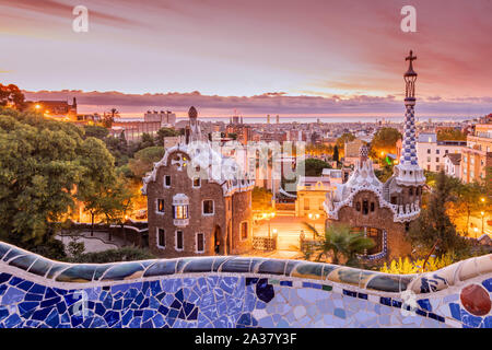 Parco Guell di sunrise, Barcellona, in Catalogna, Spagna Foto Stock