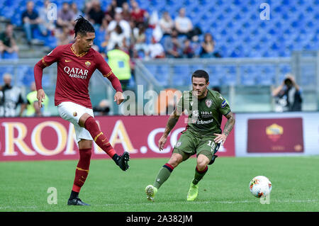 Roma, Italia. 06 ott 2019. Chris Smalling di Roma durante la Serie A match tra Roma e Cagliari a Stadio Olimpico di Roma il 6 ottobre 2019. Foto di Giuseppe mafia. Credit: UK Sports Pics Ltd/Alamy Live News Foto Stock