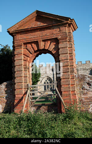 Il Gateway Peyto sul lato nord del St Giles Church, Chesterton, Warwickshire, Inghilterra, utilizzati dalla famiglia Peyto quando la loro casa padronale era lì Foto Stock