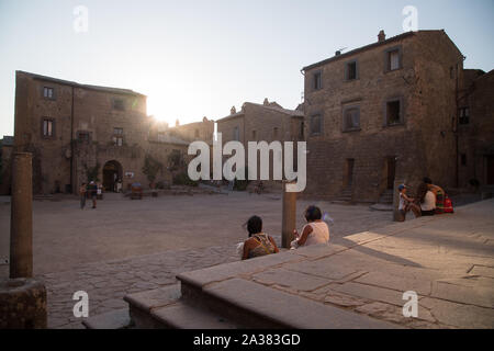 Piazza San Donato in Civita di Bagnoregio, Lazio, Italia. 20 agosto 2019, chiamato La citta che muore (la città che muore) © Wojciech Strozyk / Alamy Stock Foto Stock