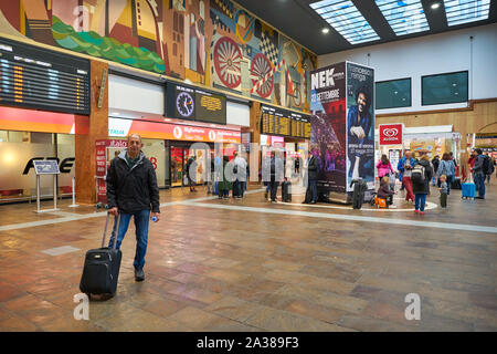 VERONA, Italia - circa maggio, 2019: interior shot della Stazione Ferroviaria di Verona Porta Nuova. Foto Stock